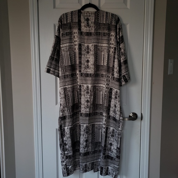 Forever 21 - Full Length Kimono - Picture 7 of 8